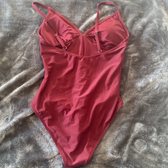 Cupshe Ruched One Piece Swimsuit - Picture 4 of 5